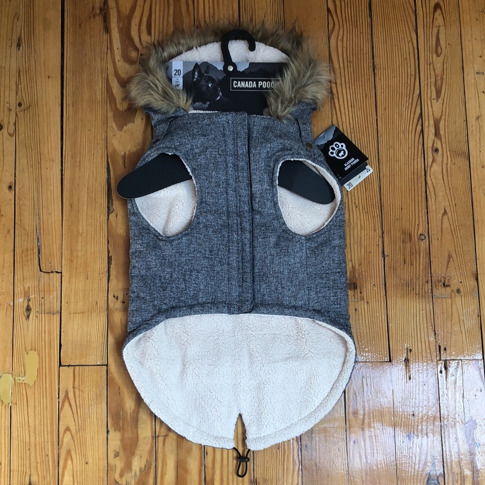 Dog Jacket Canada Pooch 33-40 Pounds NWT